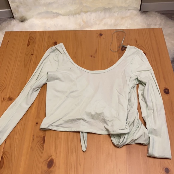 Lulu lemon Crop Top - Picture 3 of 5